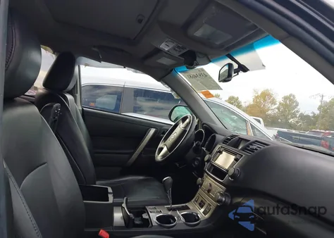 2013 Toyota Highlander Se V6 z USA, uszkodzony, nr VIN 5TDBK3EH9DS189964